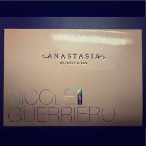 Anastasia Beverly Hills Nicole Guerrero Glow Kit